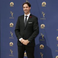 Jeff Dye en la alfombra roja de los Premios Emmy 2018