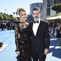Antonio Banderas y Nicole Kimpel en los Premios Emmy 2018