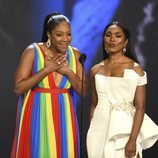 Tiffany Haddish y Angela Bassett presentando un galardón de los Premios Emmy 2018