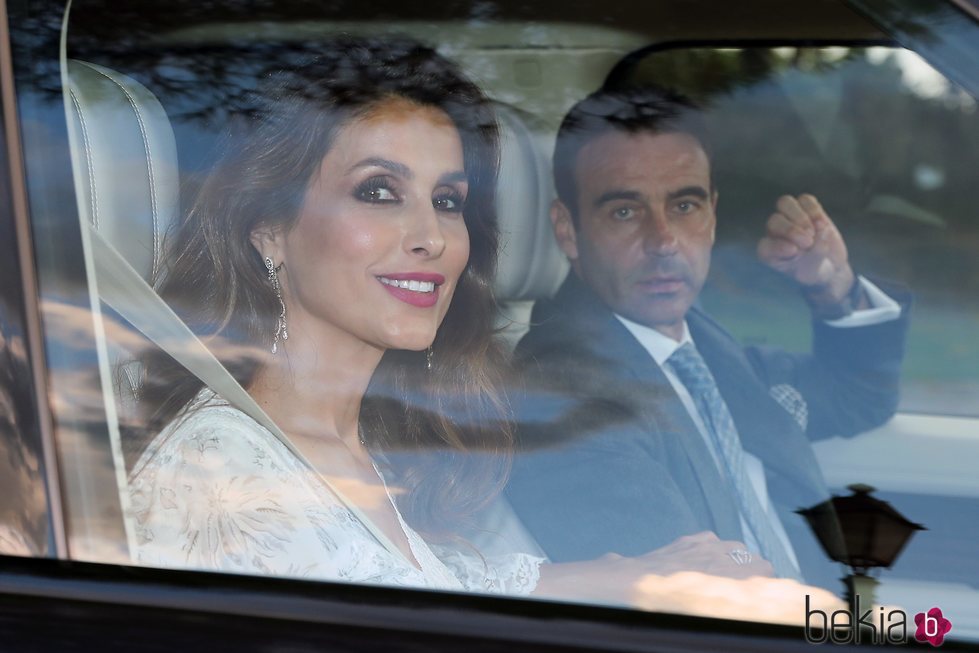 Paloma Cuevas y Enrique Ponce en el bautizo del hijo de María Zurita