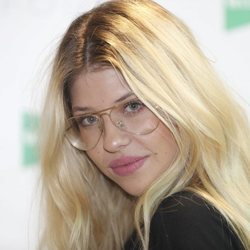 Anita Matamoros posando para los medios