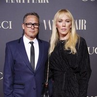 Topacio Fresh y su esposo Israel Cotes en la alfombra de la fiesta de Vanity Fair 2018