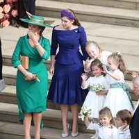 El Príncipe Andrés, Sarah Ferguson, Beatriz de York y los pajes y damas en la boda de Eugenia de York y Jack Brooksbank