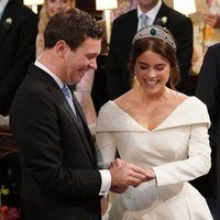 Eugenia de York y Jack Brooksbank se intercambian los anillos en su boda