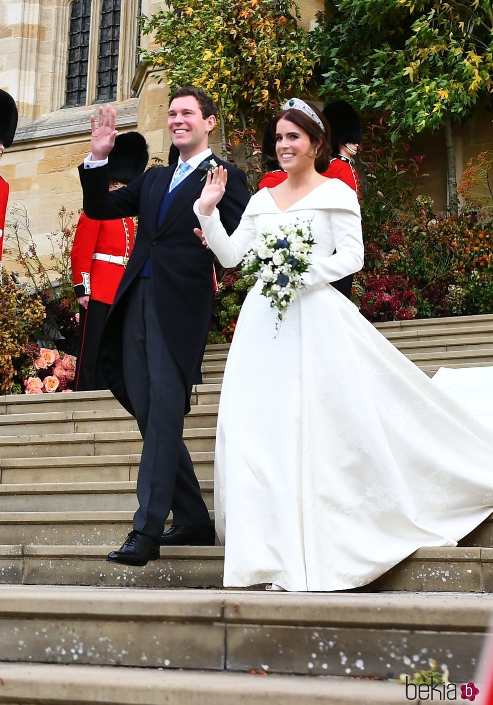 Eugenia de York y Jack Brooksbank saludan como marido y mujer