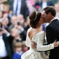 El beso de Eugenia de York y Jack Brooksbank en su boda