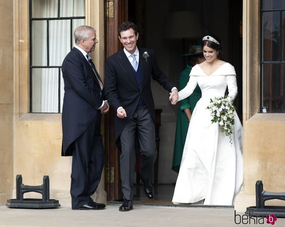 El Príncipe Andrés, Eugenia de York y Jack Brooksbank camino de The Royal Lodge en su boda