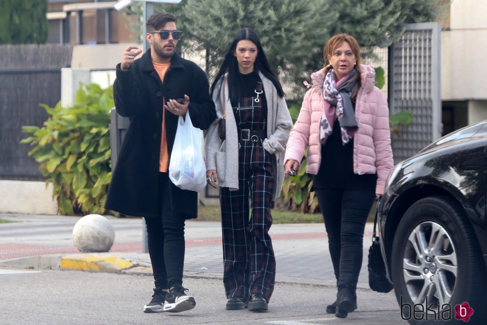 Alejandra Rubio y su novio, Álvaro Lobo, llegando a la casa de Terelu Campos