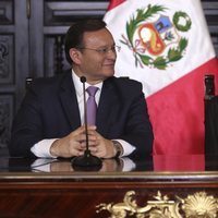Angelina Jolie y el Ministro de Relaciones Exteriores de Perú en rueda de prensa