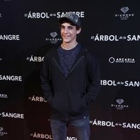 Miguel Herrán en la premiere de 'El árbol de sangre'