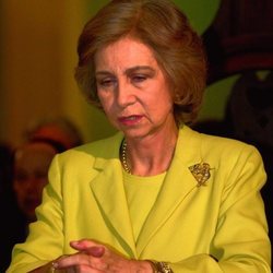La Reina Sofía rezando