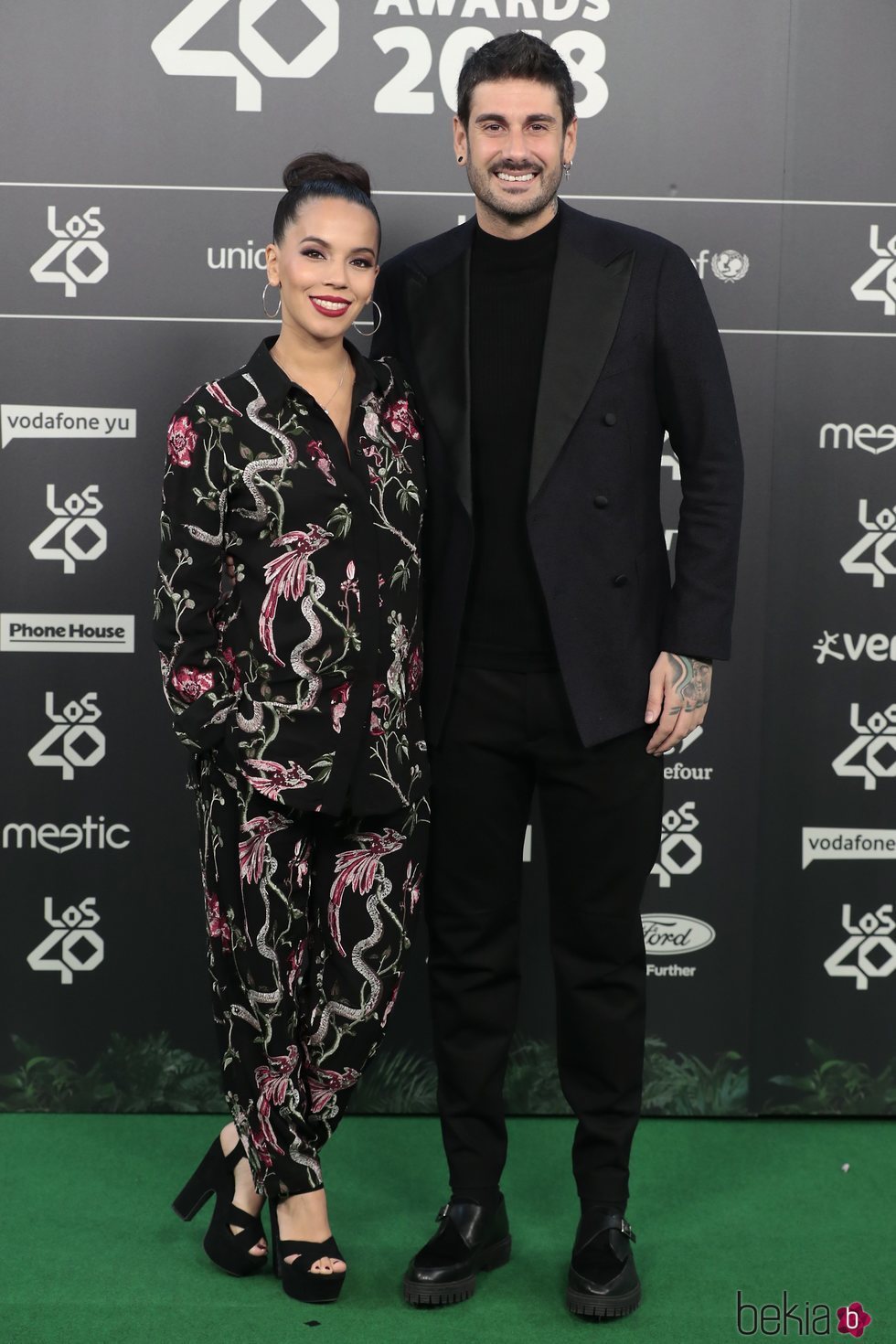 Melendi y su pareja Julia Nakamatsu en Los 40 Music Awards 2018