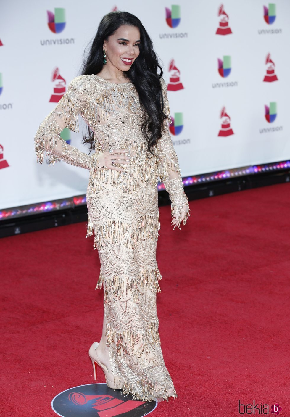 Beatriz Luengo en la alfombra roja de los Grammy Latinos 2018
