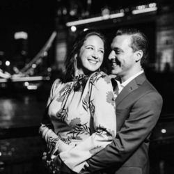Posado oficial de Theodora de Grecia y Matthew Kumar para anunciar su compromiso