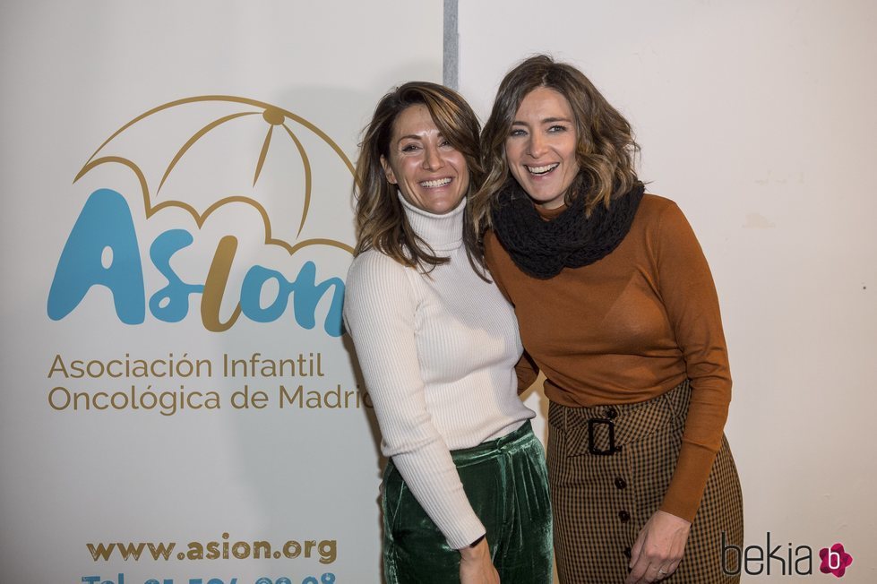 Sndra Barneda apoya a Nagore Robles en su mercadillo solidario