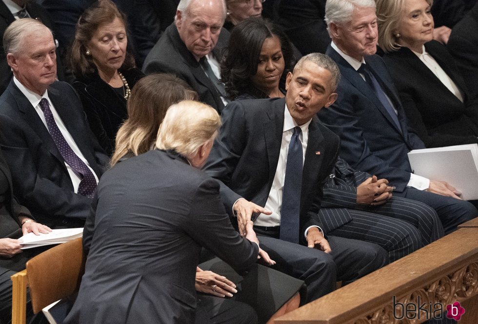 Donald Trump y Barack Obama en el funeral de George W. H. Bush