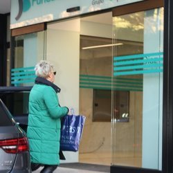 Terelu Campos llegando a la Fundación Jiménez Díaz