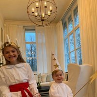 Estela y Oscar de Suecia, muy divertidos en la celebración de Santa Lucía
