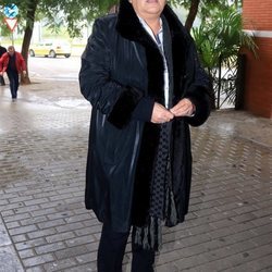 María del Monte llegando a la capilla ardiente de Chiquetete en Sevilla