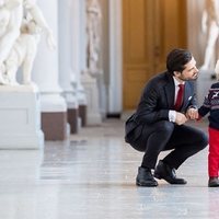 Carlos Felipe y Alejandro de Suecia en la recogida de árboles de Navidad