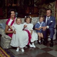 Los Reyes de Suecia junto a sus hijos Victoria, Carlos Felipe y Magdalena