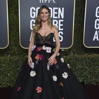 Heidi Klum en la alfombra roja de los Globos de Oro 2019