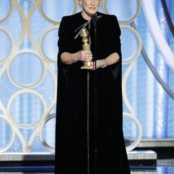 Glenn Close ofrenciendo su discurso al recoger su galardón en los Globos de Oro 2019