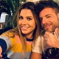Pablo López y Miriam Rodríguez en un restaurante