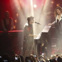 Miriam Rodríguez y Pablo López en el escenario