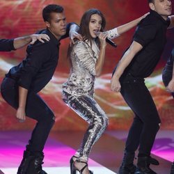 Ana Guerra cantando en los Premios Forqué 2019