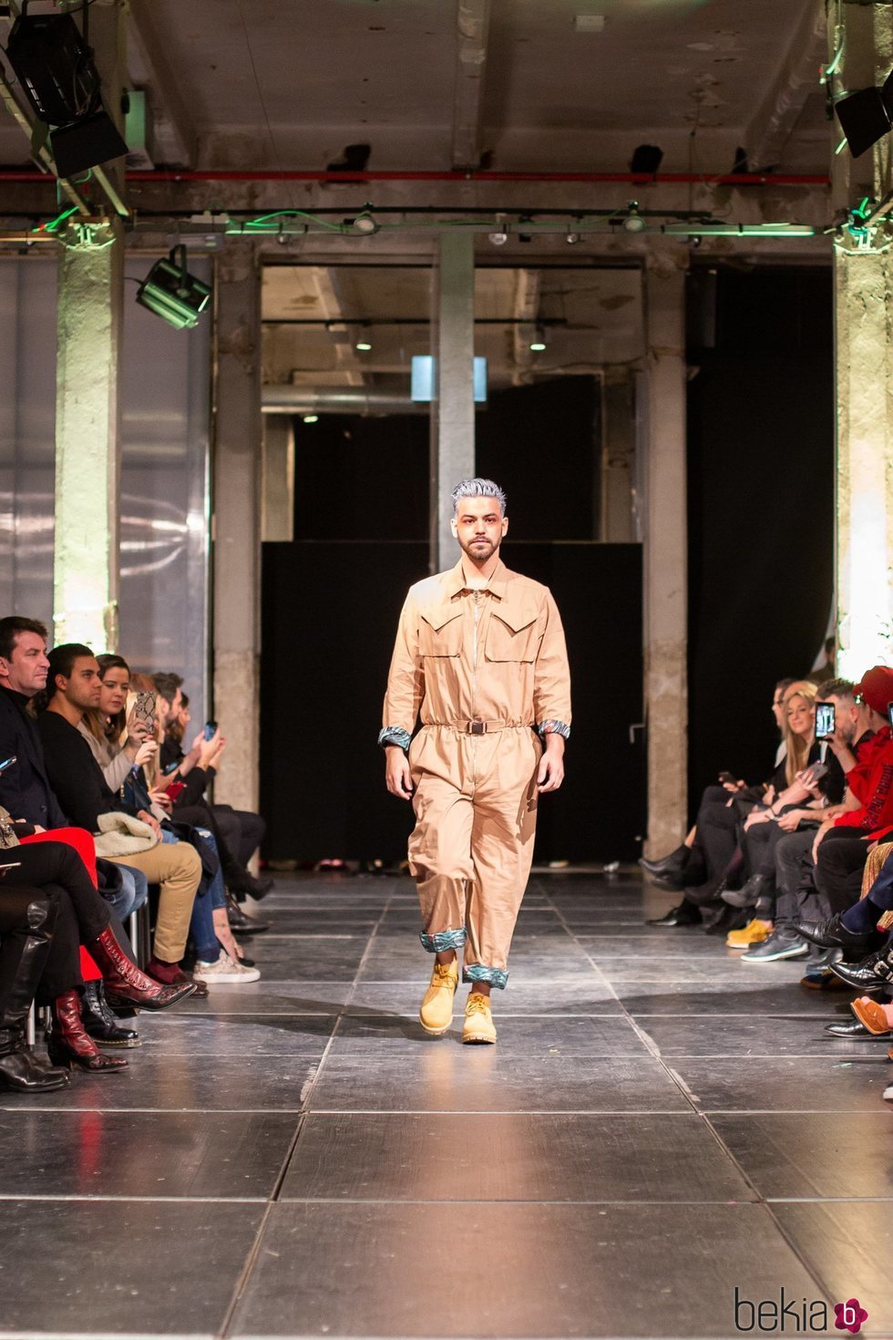 Agoney desfilando para Eduardo Navarrete en la MBFW Madrid 2019