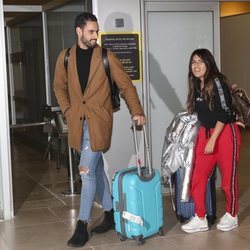Chabelita Pantoja y Asraf Beno en el aeropuerto tras su escapada romántica