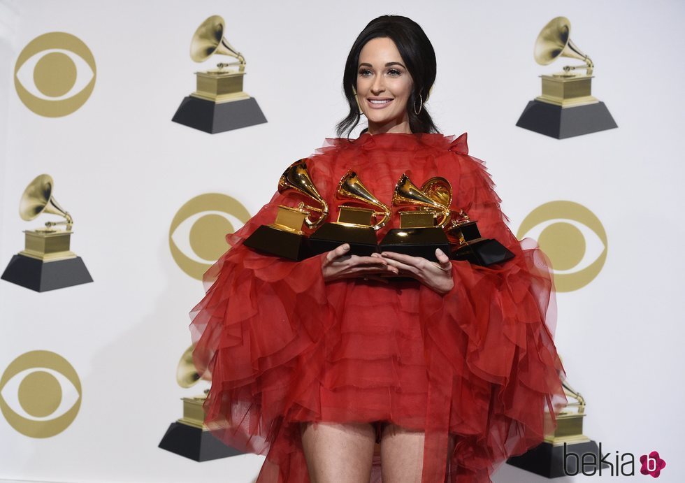 Kacey Musgraves con sus cuatro galardones en los Grammy 2019