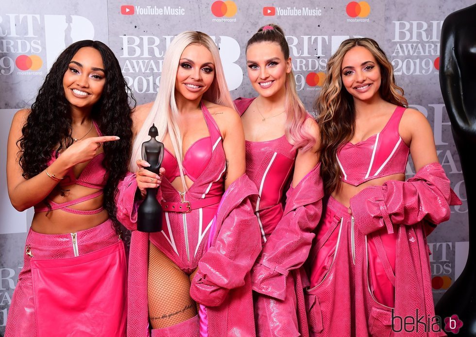 Little Mix con su premio Brit Awards 2019