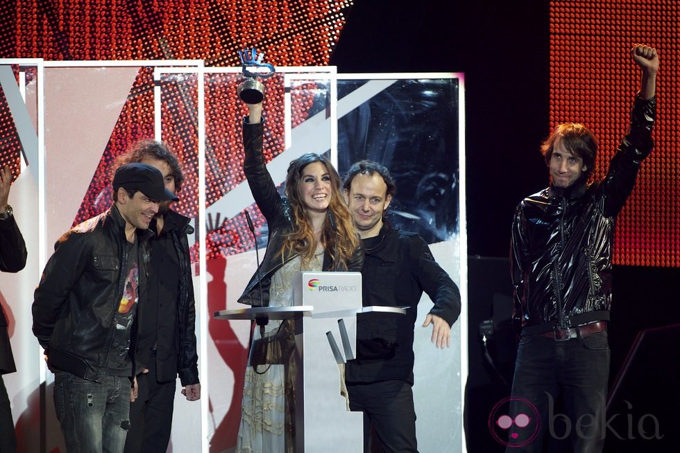 La Oreja de Van Gogh recoge su galardón en los Premios 40 Principales 2011