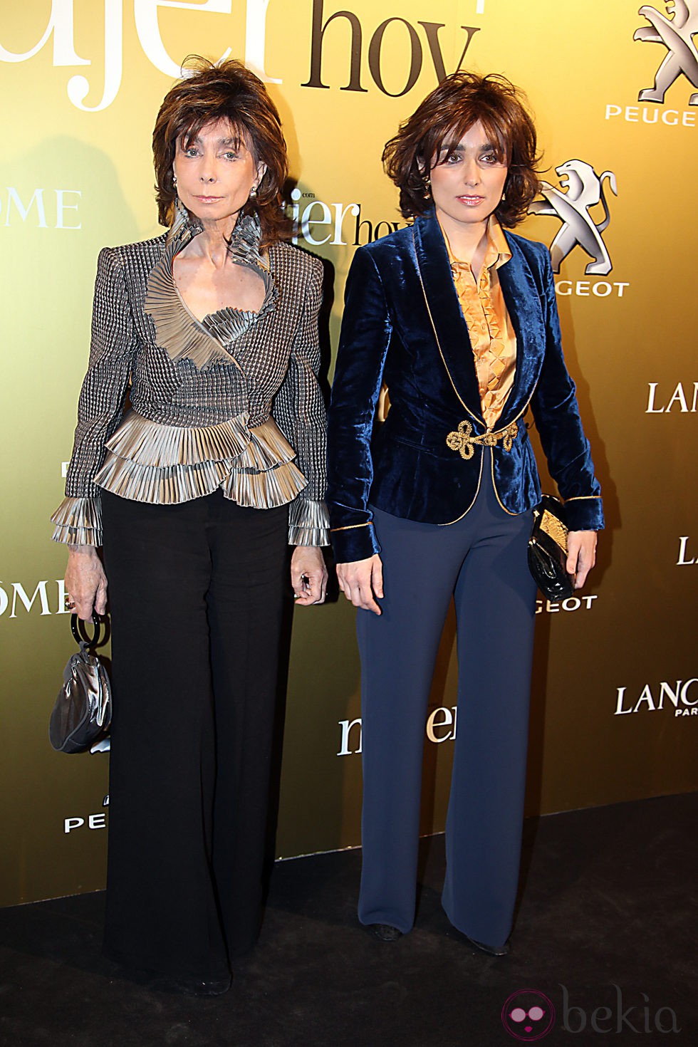 Paloma Segrelles madre e hija en los Premios Mujer Hoy 2011