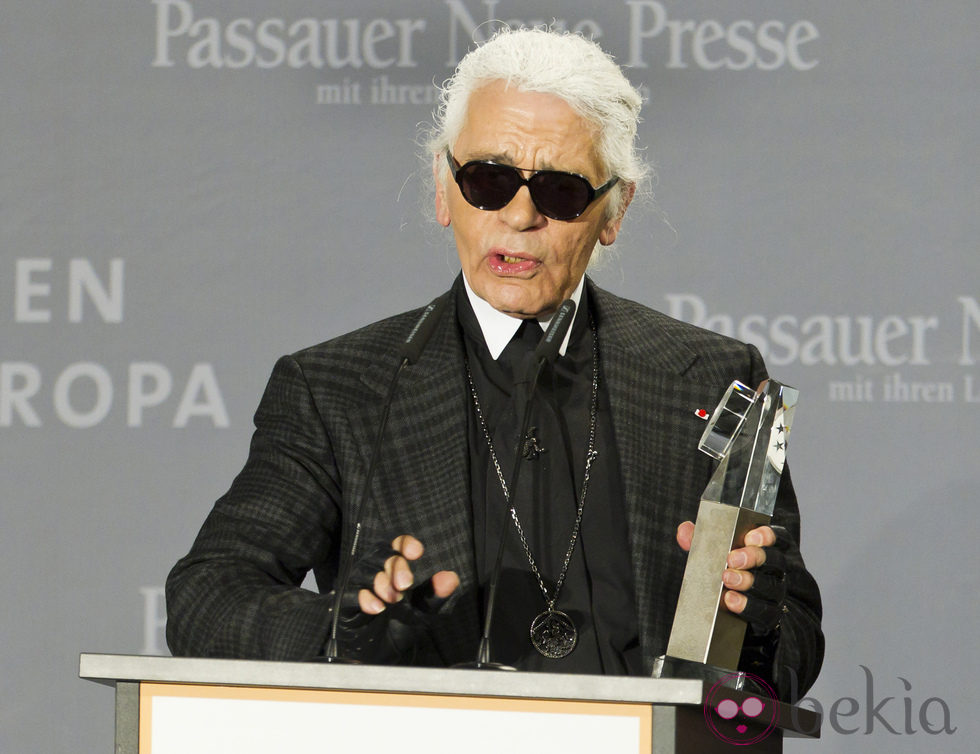 Karl Lagerfeld entrega el premio 'Menschen in Europa'