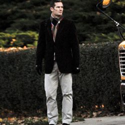Iñaki Urdangarín espera a sus hijos en la parada del autobús del colegio