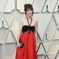 Zooey Deschanel en la alfombra roja de los Premios Oscar 2019