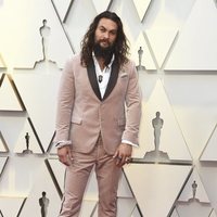 Jason Momoa en la alfombra roja de los Premios Oscar 2019