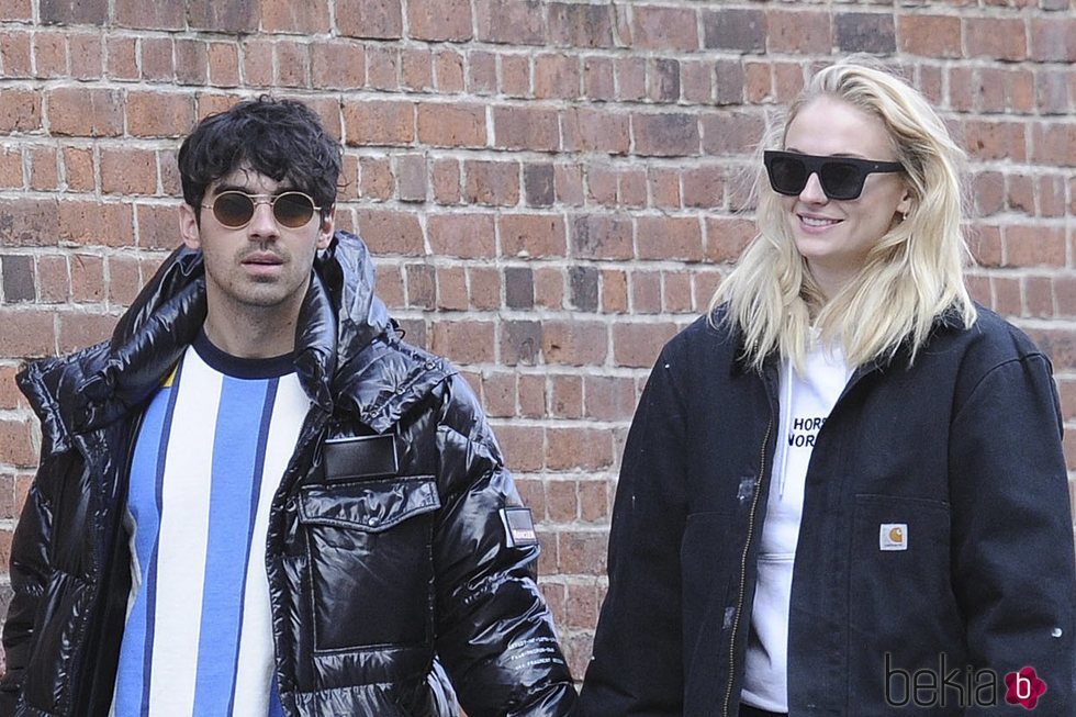 Joe Jonas y Sophie Turner en una comida familiar en NY