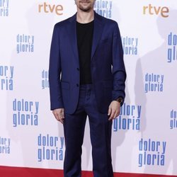 Jan Cornet en la alfombra roja de 'Dolor y gloria'