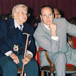 Alberto II de Mónaco y la Princesa Antoinette durante una exhibición canina en Montecarlo