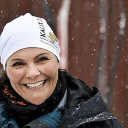 Victoria de Suecia en la nieve durante su caminata en Norrbotten