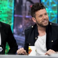 Pablo López durante la entrevista con los coaches en 'La Voz' en 'El Hormiguero'