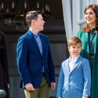 Mary de Dinamarca con sus hijos Christian y Vicente de Dinamarca en el 79 cumpleaños de Margarita de Dinamarca