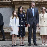 Los Reyes Felipe VI y Letizia con la Reina Sofía, la Princesa Leonor y la Infanta Sofía en la Misa de Pascua 2019