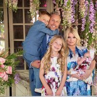 Jessica Simpson publica un posado familiar por el día de Pascua de 2019