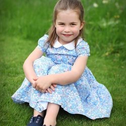 La Princesa Carlota en los jardines de Kensington Palace