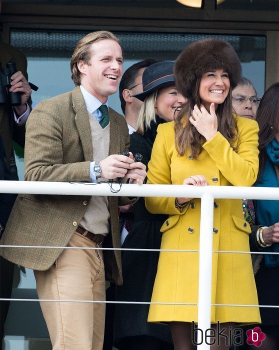 Pippa Middleton y Tom Kingston en las carreras de caballos de Gloucestershire